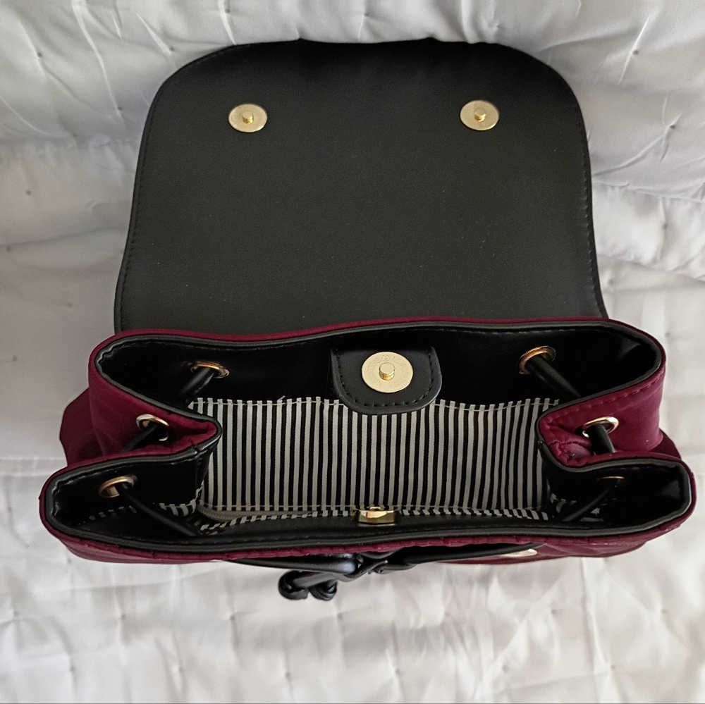 JM Collections Quilted Backpacl - Picture 3 of 9